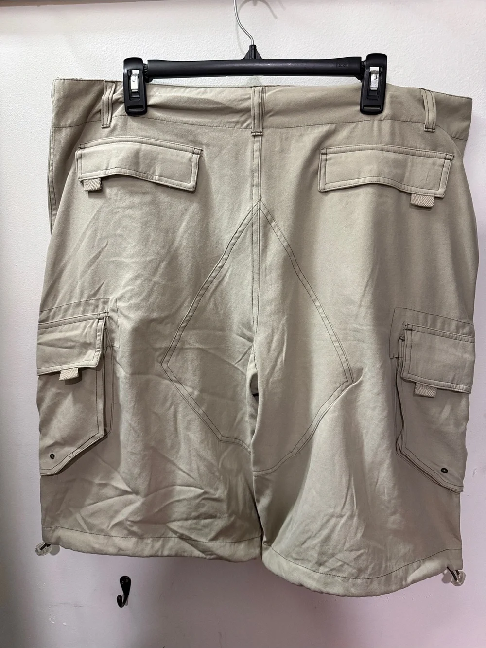 No Boundaries Men's Cargo Shorts in Light Khaki